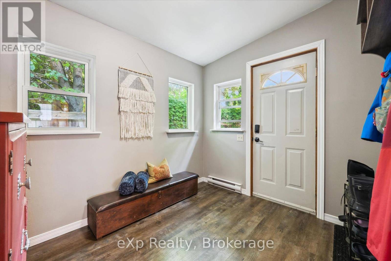 Guelph (st. George's), ON N1E4N1,15 LAURINE AVENUE
