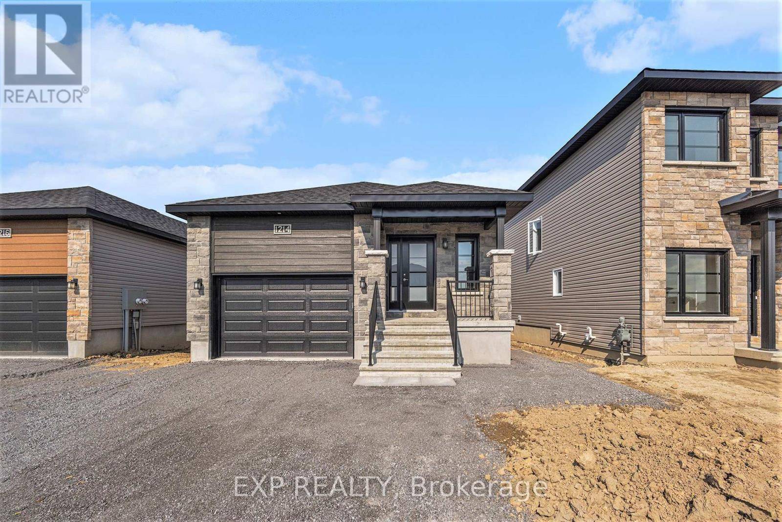 Russell, ON K0A1W0,1214 MONTBLANC CRES #A