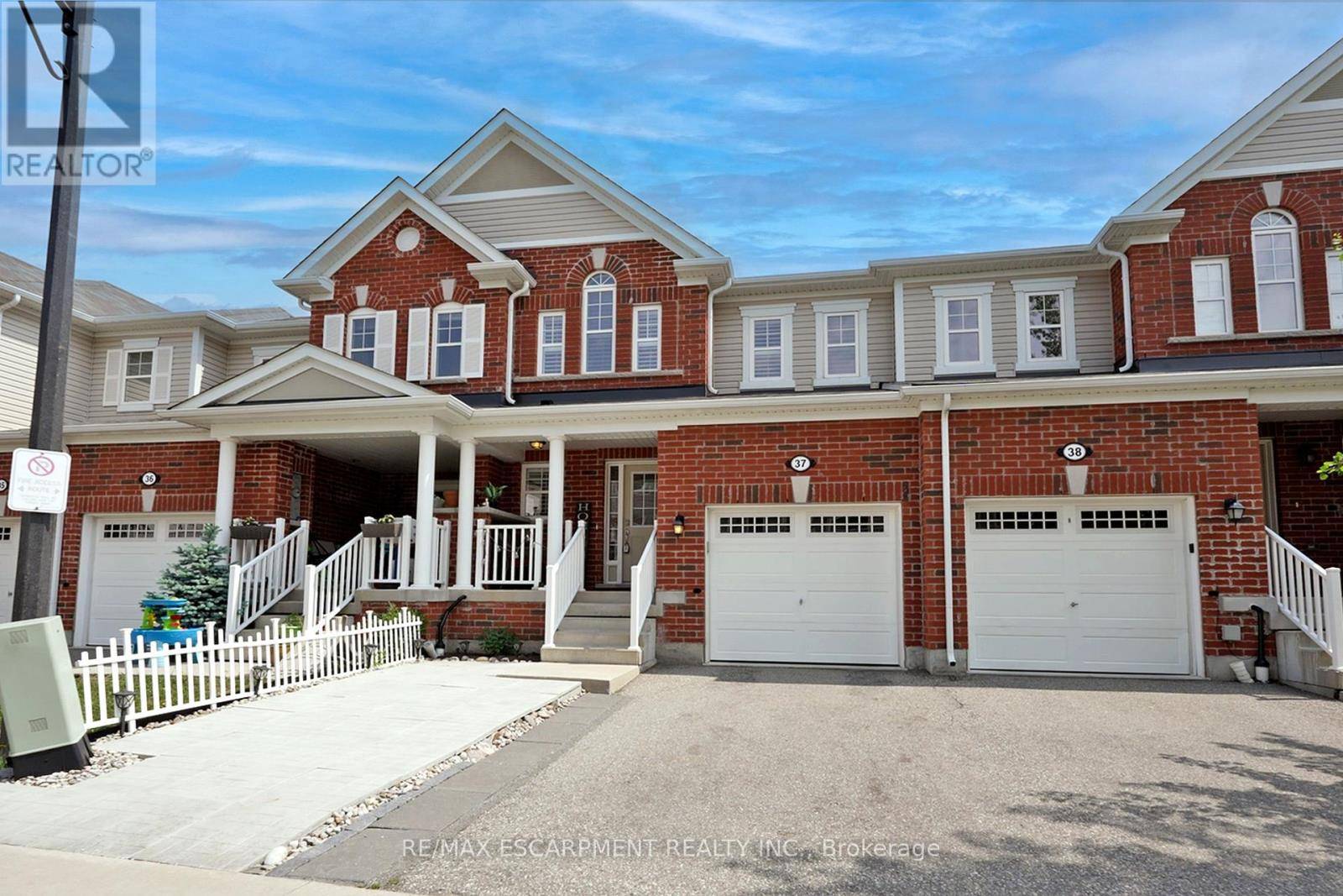 Hamilton (waterdown), ON L8B1T9,230 Avonsyde BLVD #37