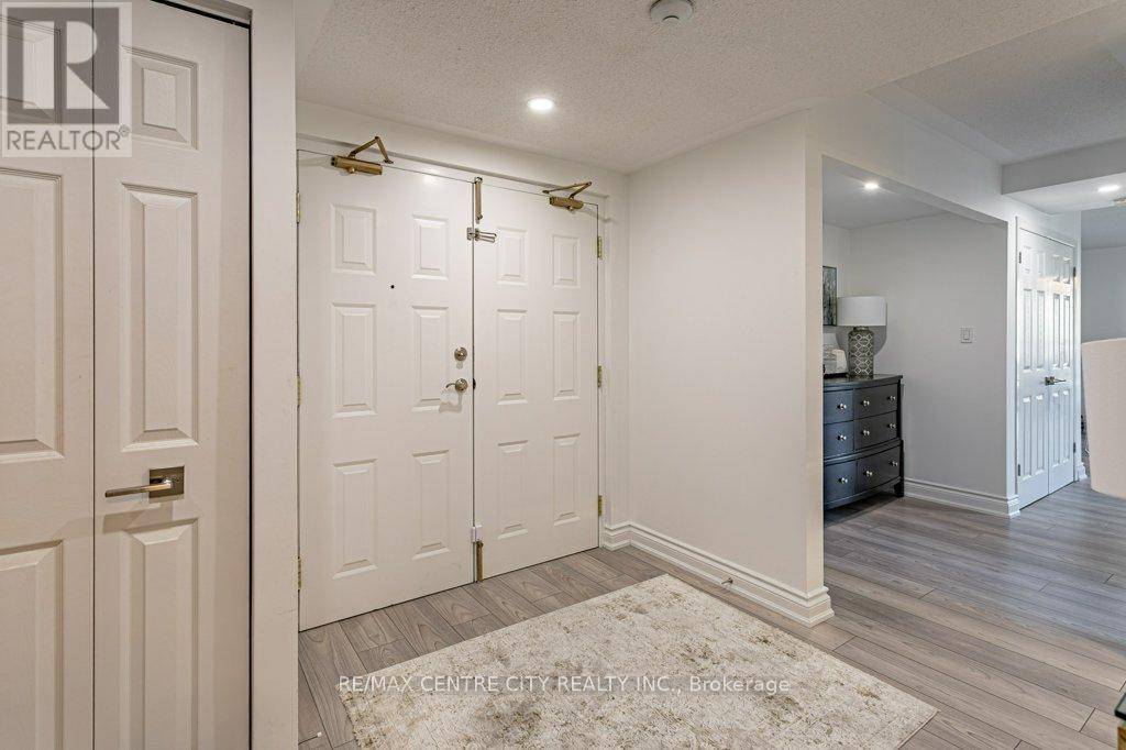 London East (east F), ON N6B3N7,7 Picton ST #204