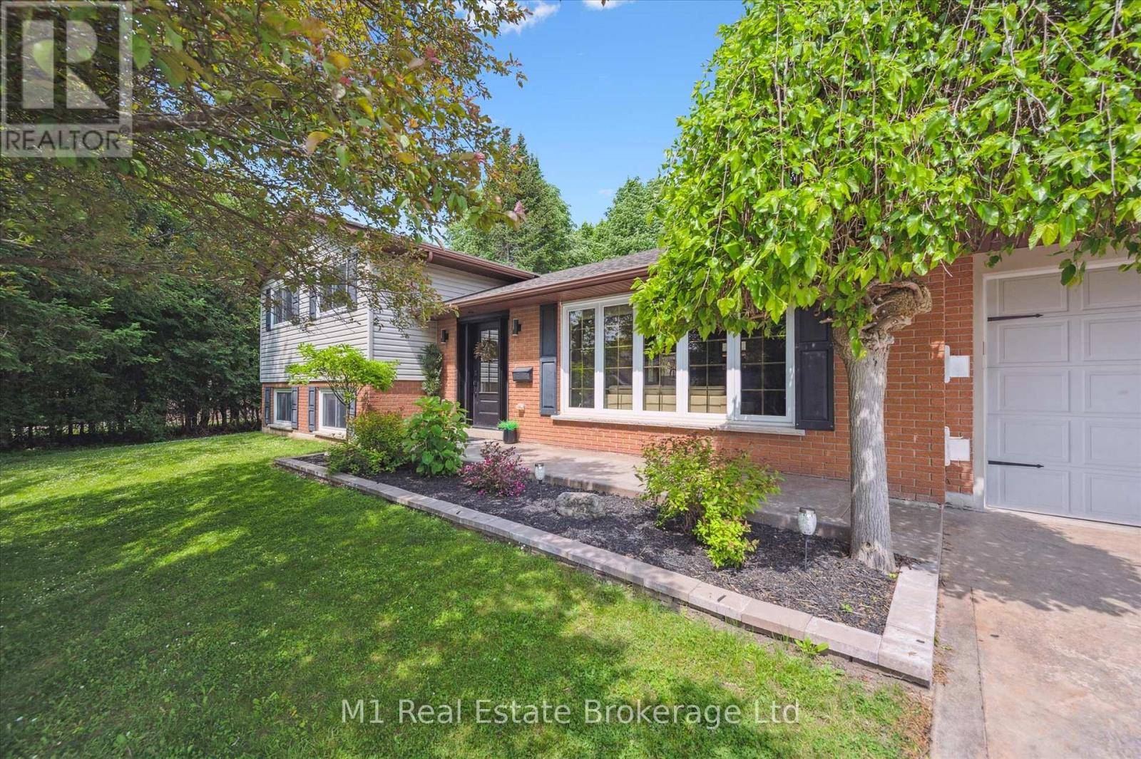Centre Wellington (fergus), ON N1M3A2,765 BON ACCORD STREET