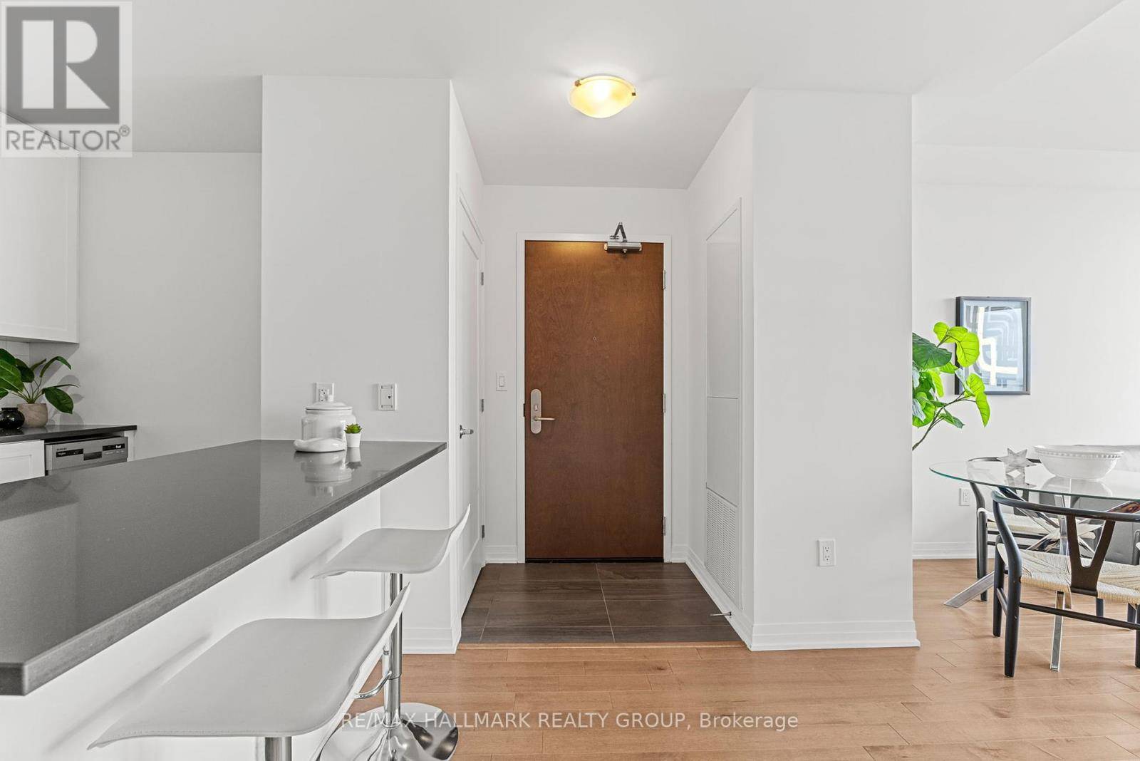 Ottawa, ON K1S5W9,805 Carling AVE #4005