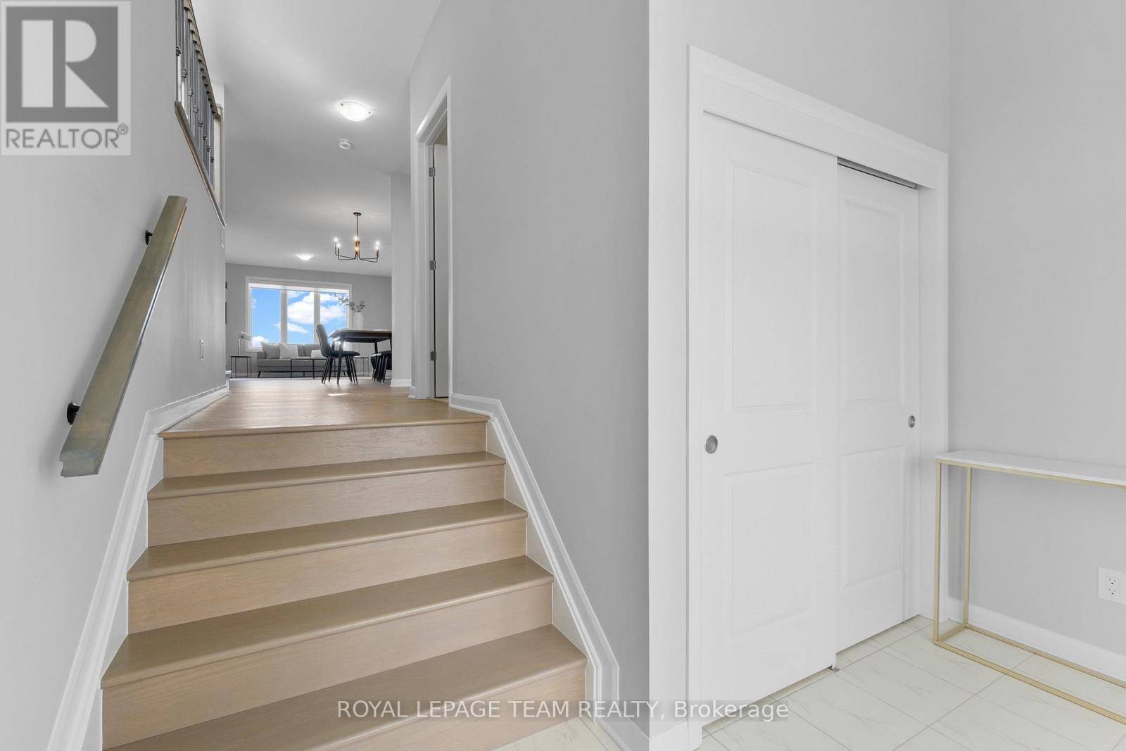 Ottawa, ON K2J6S1,17 AURA AVENUE