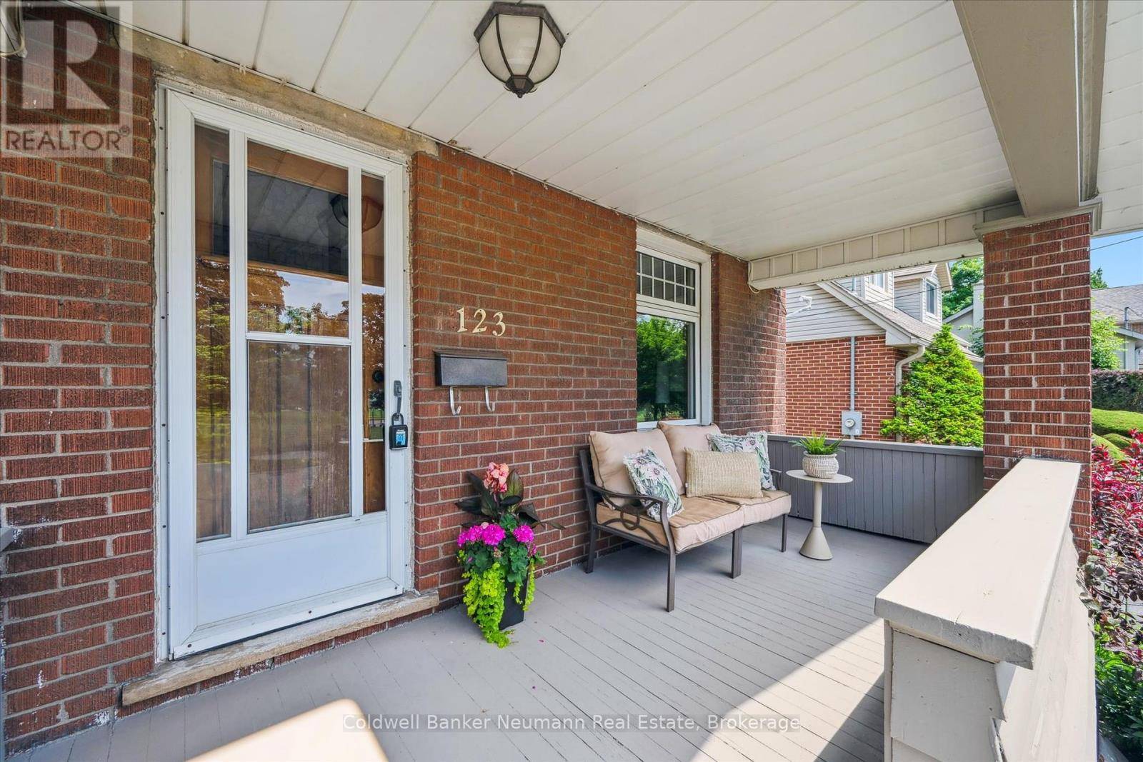 Guelph (exhibition Park), ON N1H4R3,123 EXHIBITION STREET