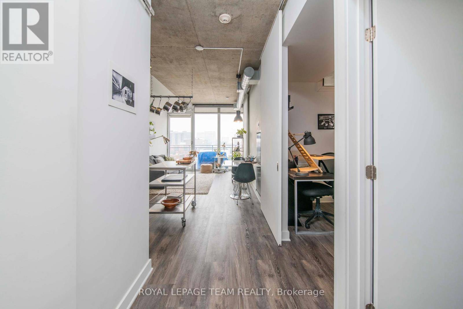 Ottawa, ON K2P0R4,354 Gladstone AVE #813
