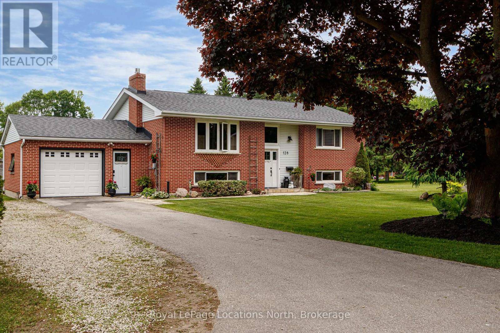 Meaford, ON N4L1C4,128 MONTGOMERY STREET