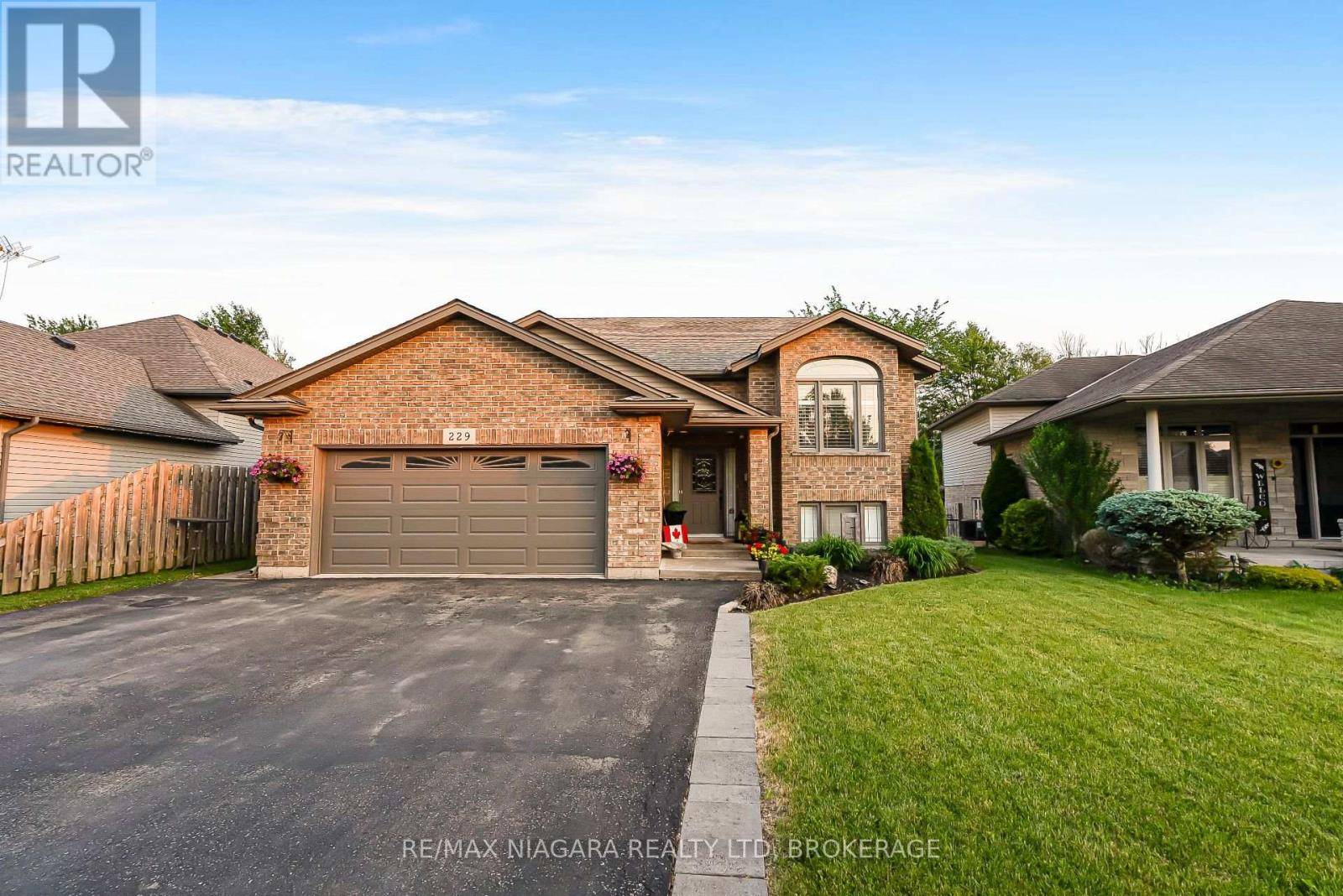 Welland (prince Charles), ON L3C7M8,229 WELLBROOK BOULEVARD