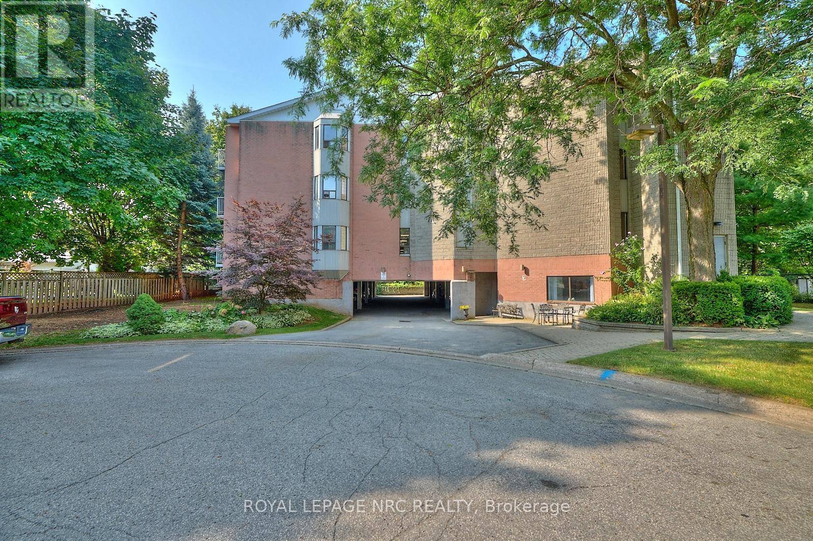 Grimsby (grimsby West), ON L3M5A3,5 NIAGARA ST #201