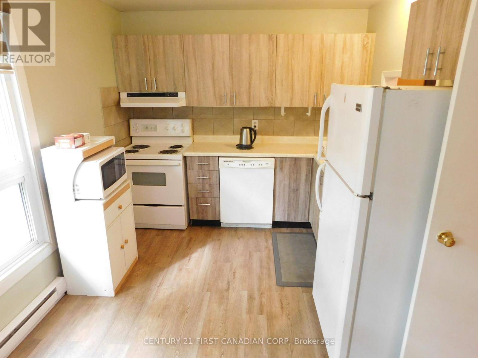 London East (east C), ON N5Y2J6,253 Taylor ST #22