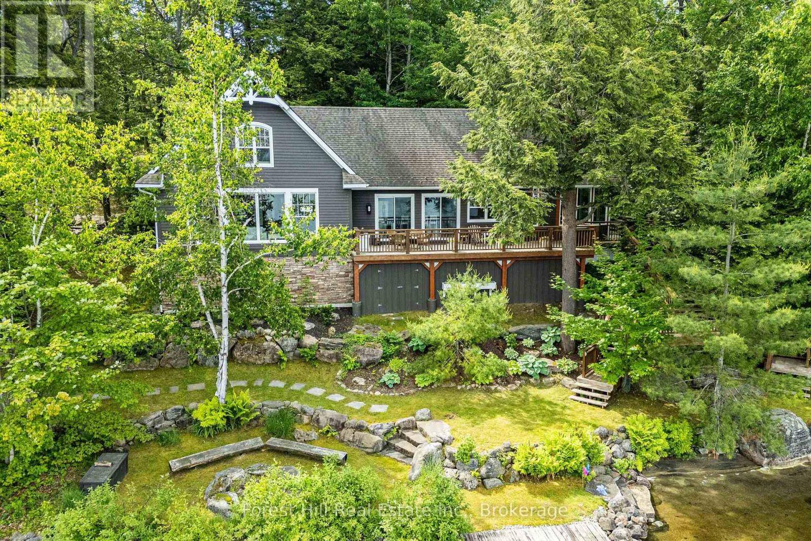 Muskoka Lakes (wood (muskoka Lakes)), ON P0C1A0,1064 LONG LAKE ROAD