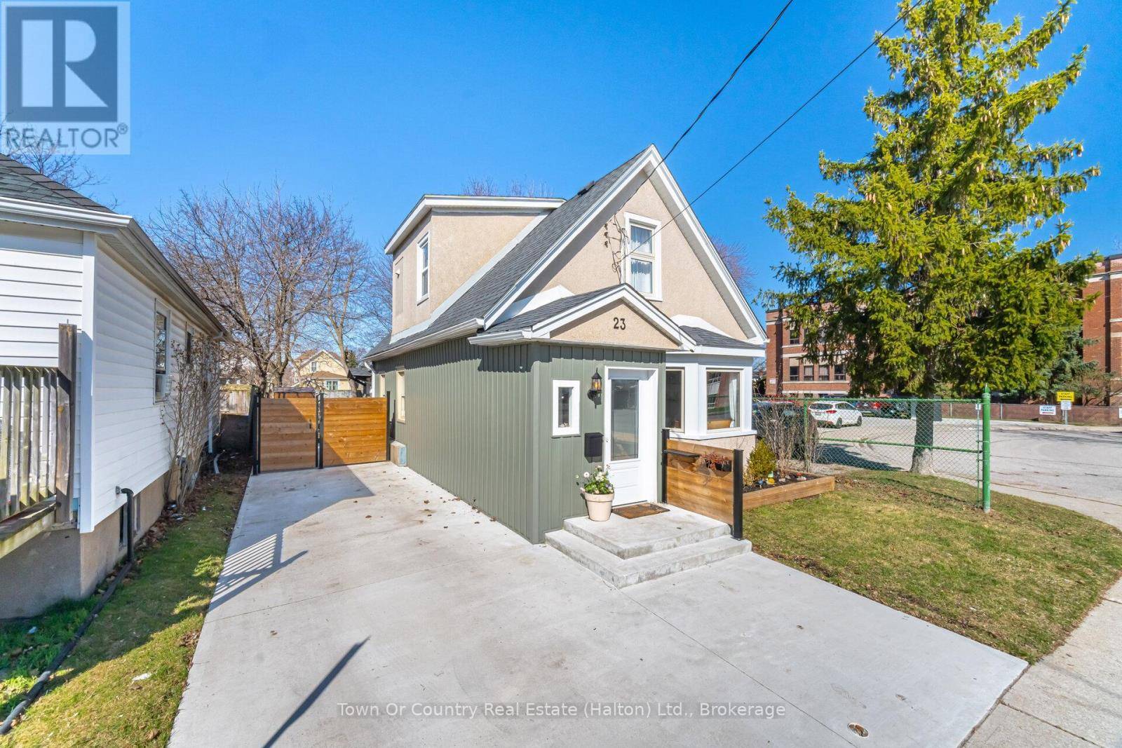 St. Catharines (e. Chester), ON L2R3X6,23 PRINCE STREET