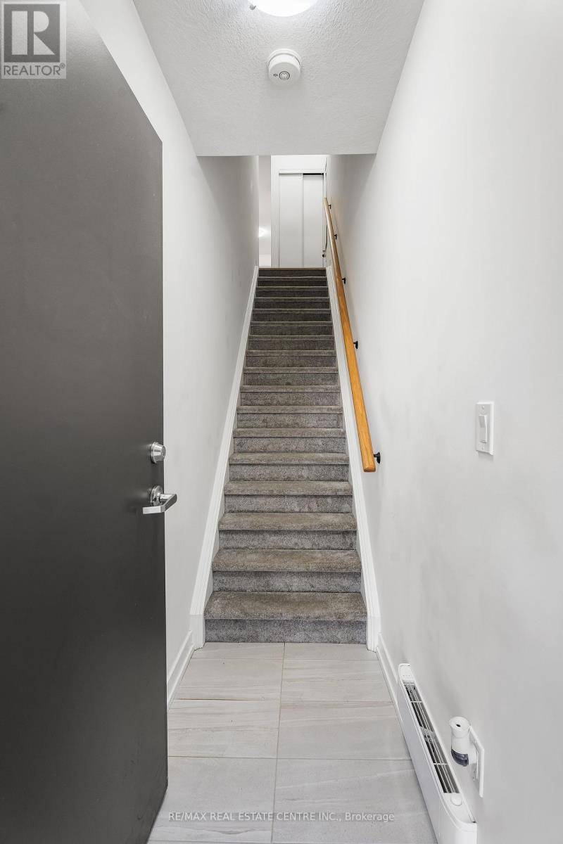 Kitchener, ON N2E0J3,10 PALACE ST #C12