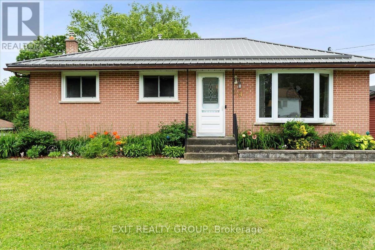 Quinte West (murray Ward), ON K8V0M3,29 BARRY ROAD