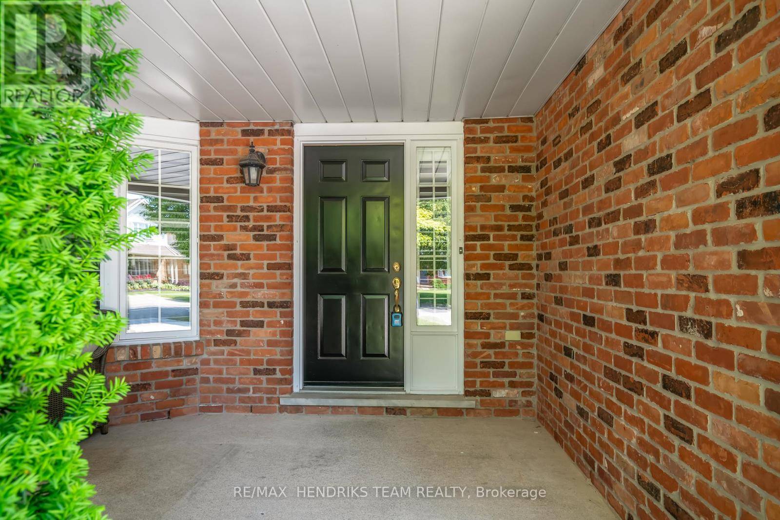 St. Catharines (grapeview), ON L2S3S2,54 WEST FARMINGTON DRIVE