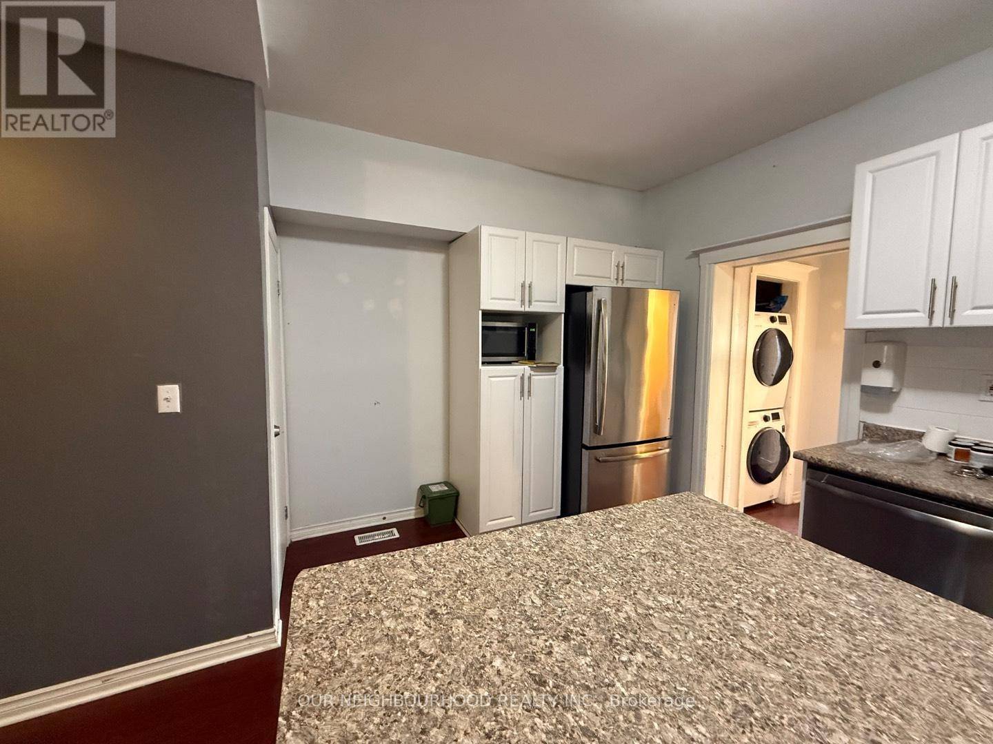 Hamilton (crown Point), ON L8L3H7,11 CLUNY AVENUE