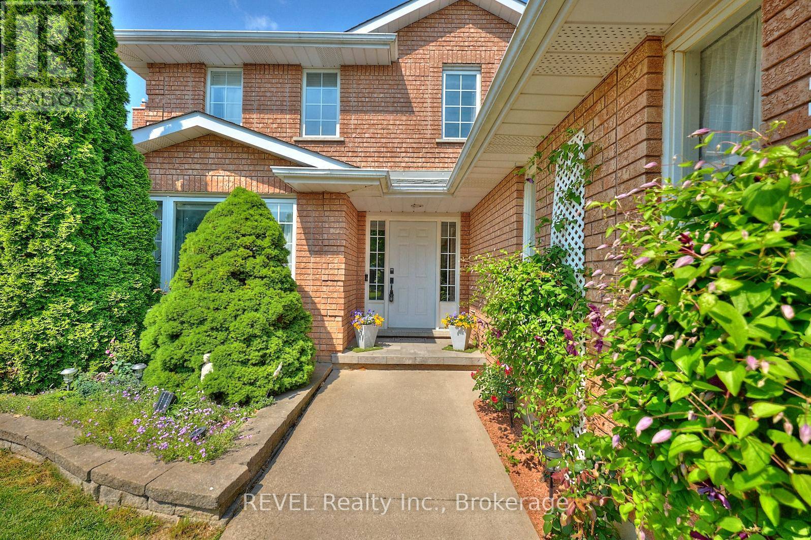 Niagara Falls (mt. Carmel), ON L2H2W1,8007 OAKRIDGE DRIVE