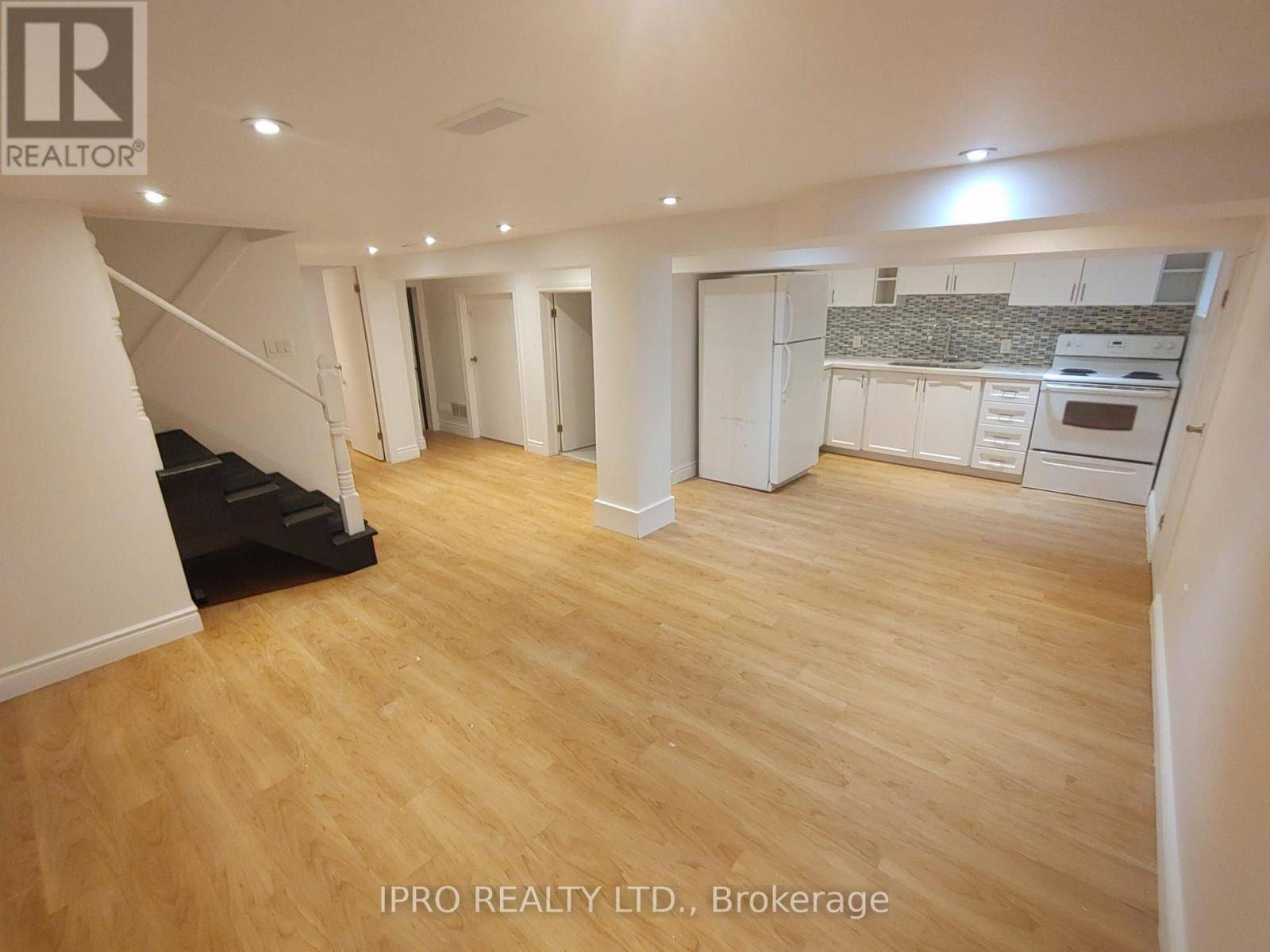 Hamilton (stipley), ON L8M2W2,17 Carrick AVE #Basement