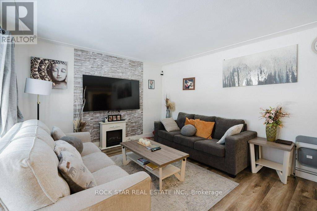 Hamilton (berrisfield), ON L8T3V4,859 UPPER OTTAWA STREET