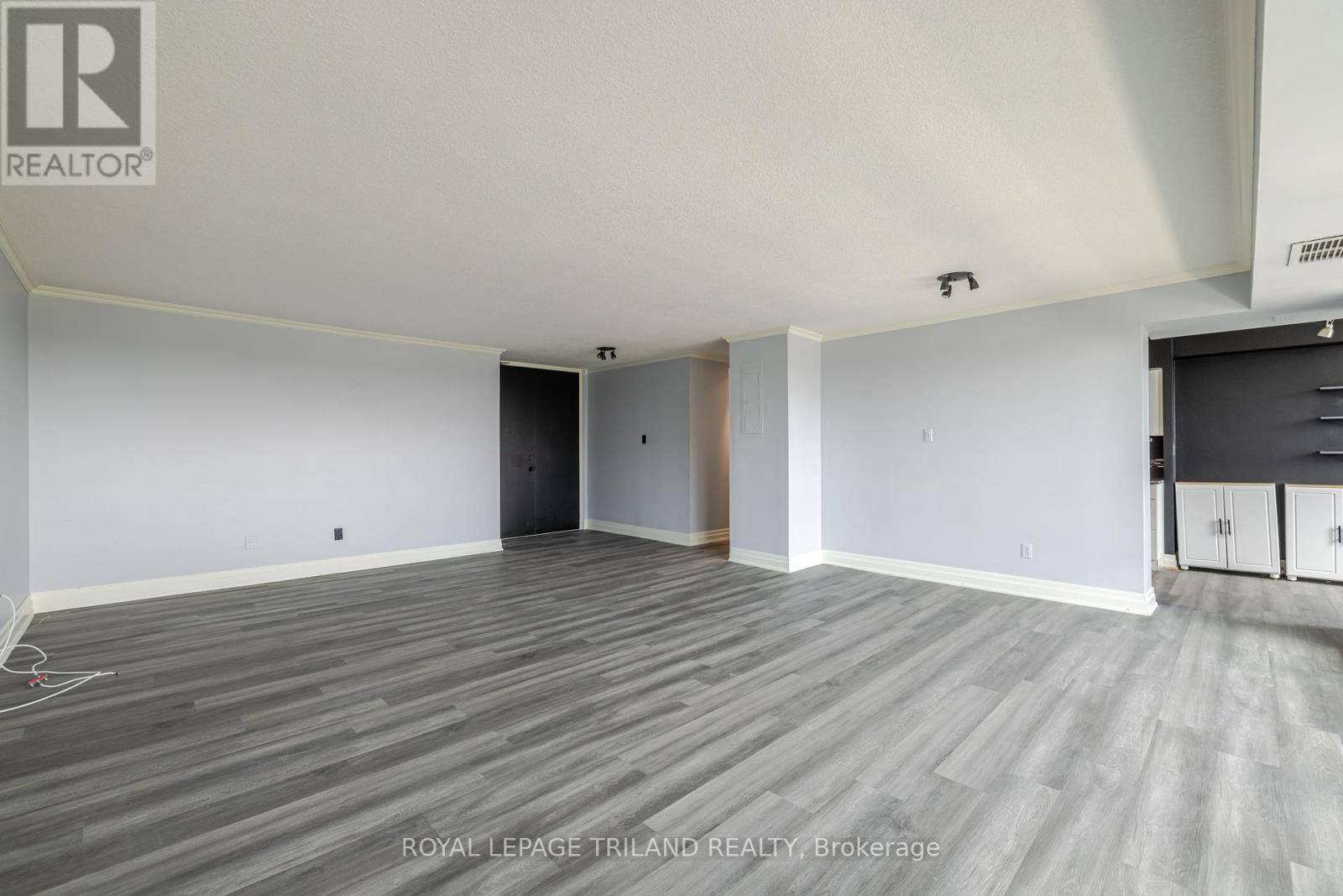 London East (east K), ON N6B3L5,389 Dundas ST #901