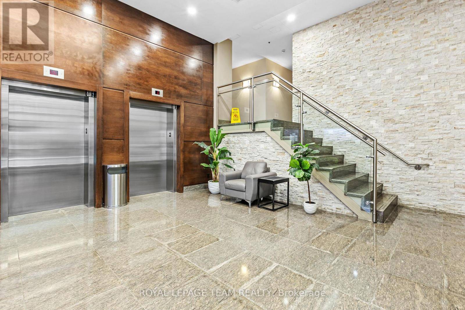 Ottawa, ON K1N6B1,238 Besserer ST East #509