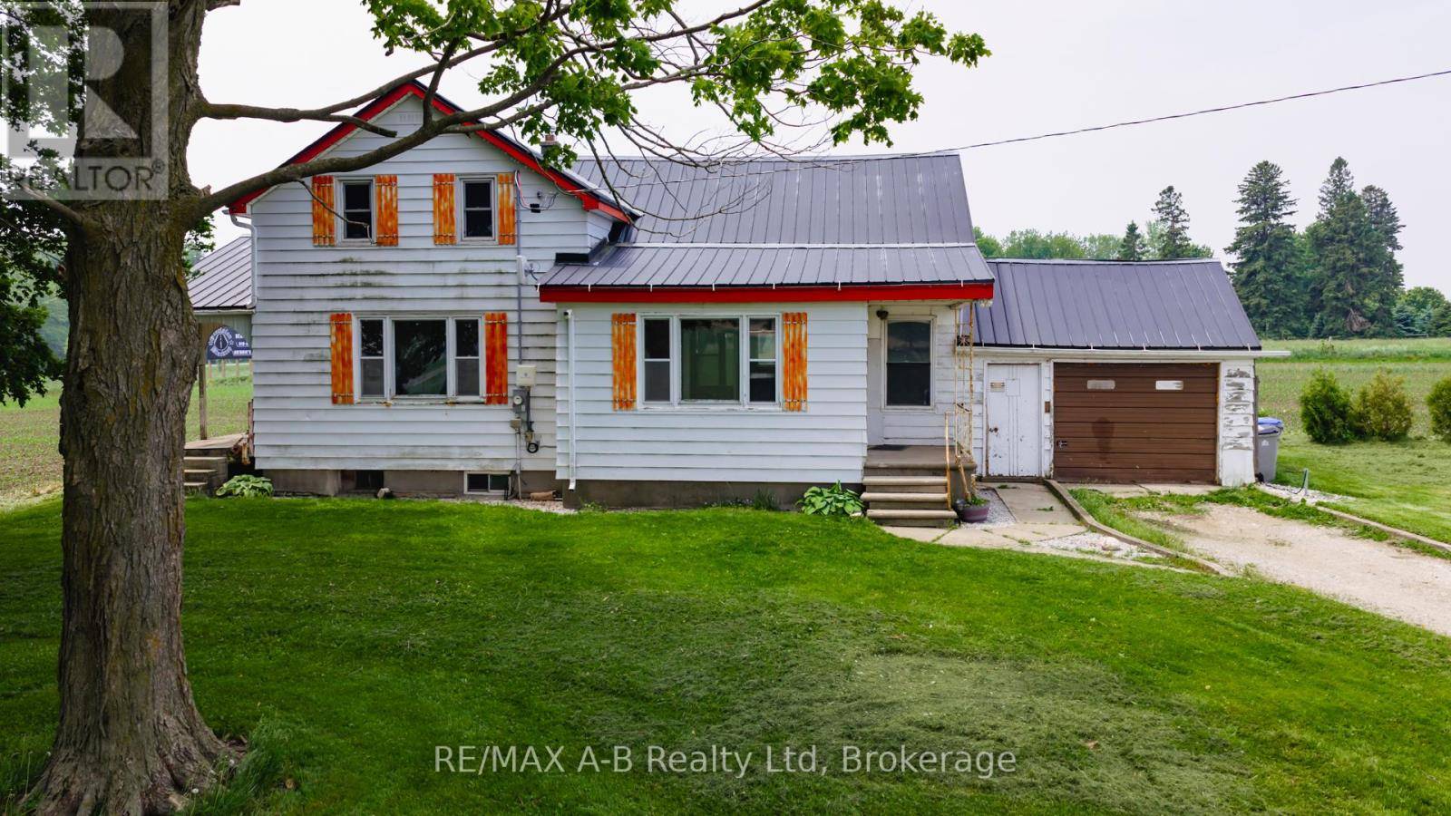 Perth South (blanshard), ON N4X1C6,17570 ELGINFIELD ROAD