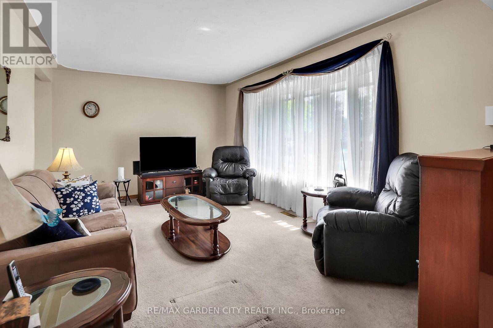 Lincoln (beamsville), ON L3J0L2,4088 BARRY DRIVE
