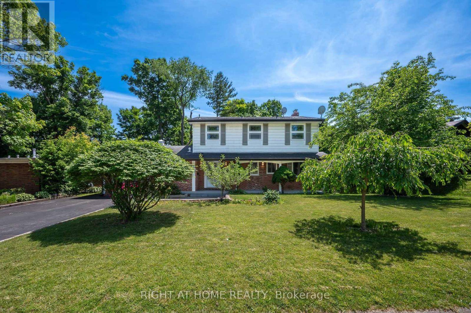Hamilton (dundas), ON L9H4G2,85 ROBINHOOD DRIVE