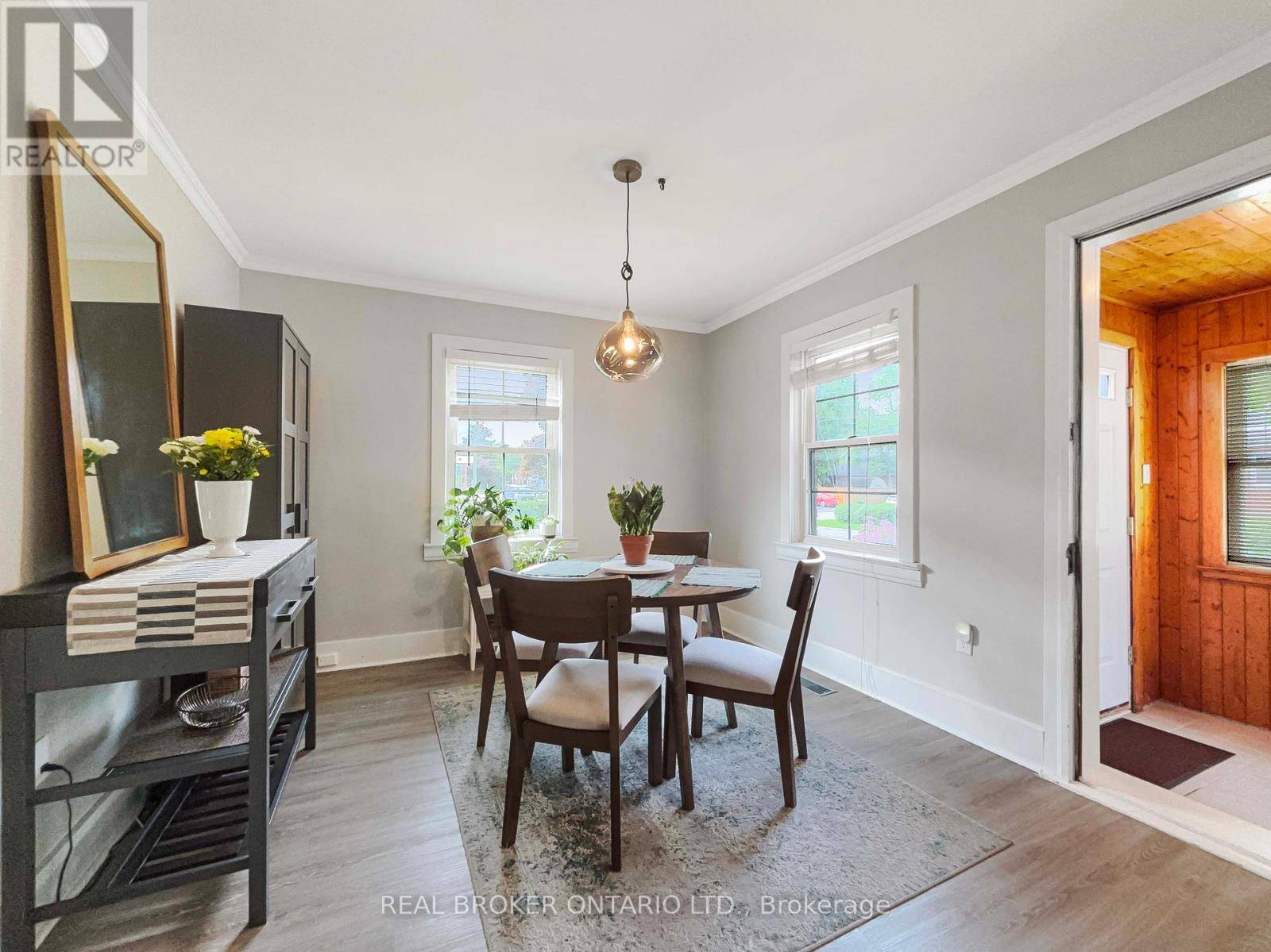 Brantford, ON N3S7B7,19 ROWANWOOD AVENUE