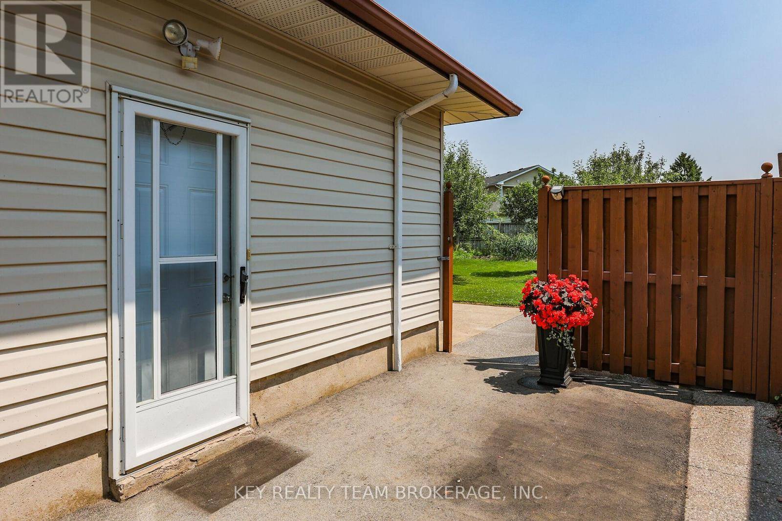 St. Catharines (carlton/bunting), ON L2M6E7,20 HUNTLEY CRESCENT