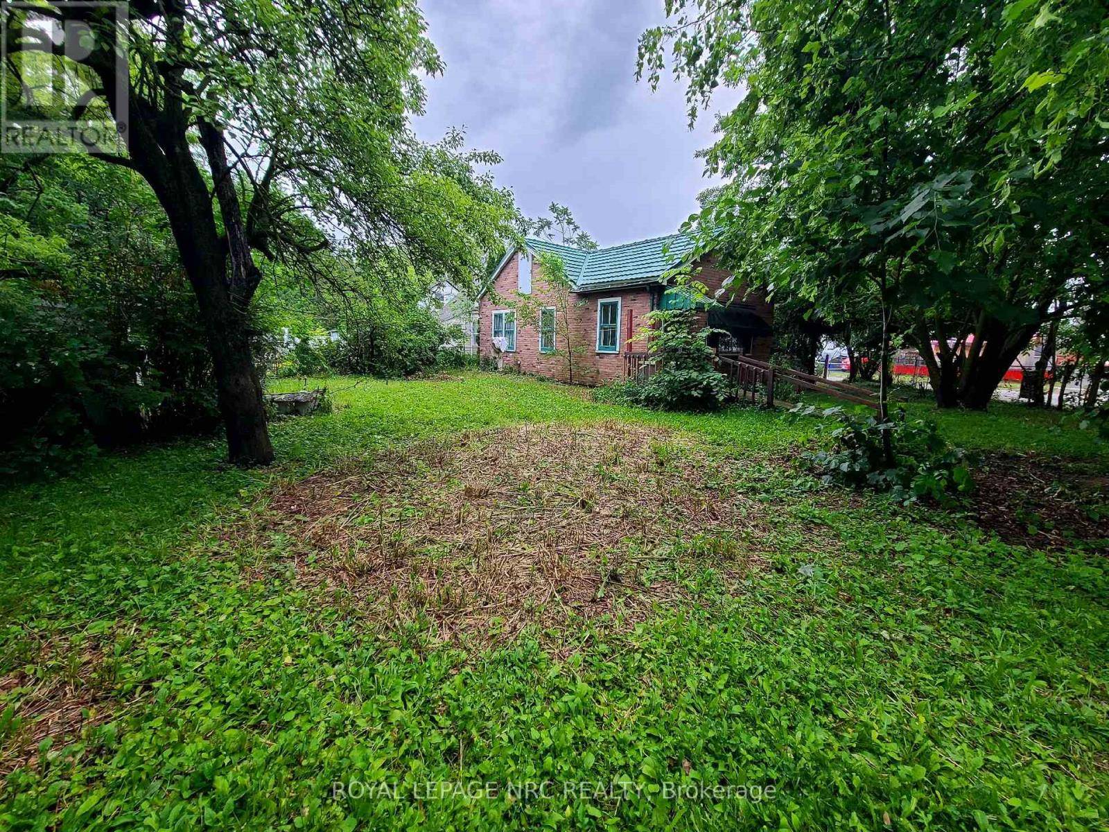St. Catharines (e. Chester), ON L2P2V7,19 EASTCHESTER AVENUE