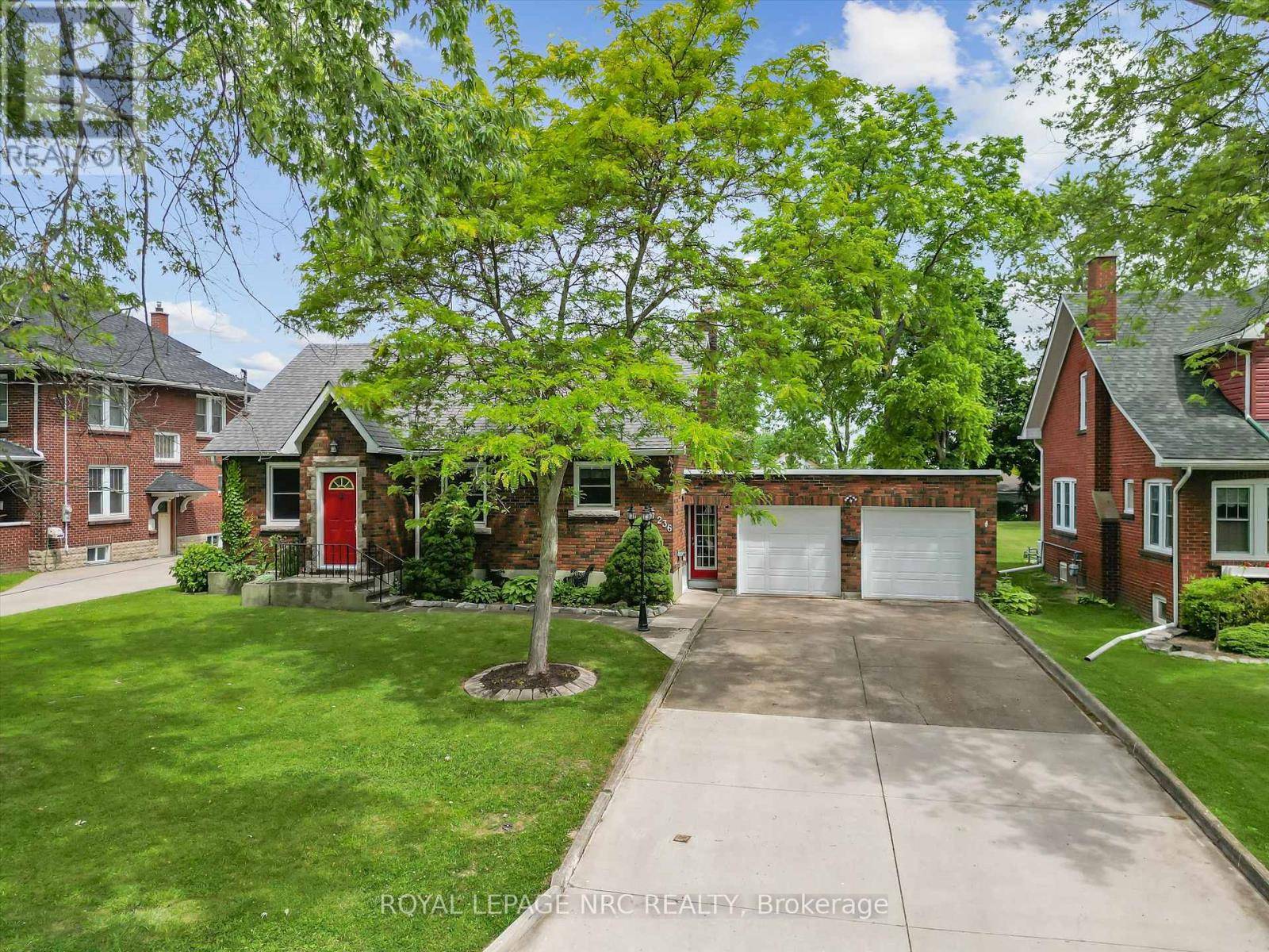 Fort Erie (central), ON L2A2X7,236 HIGHLAND AVENUE