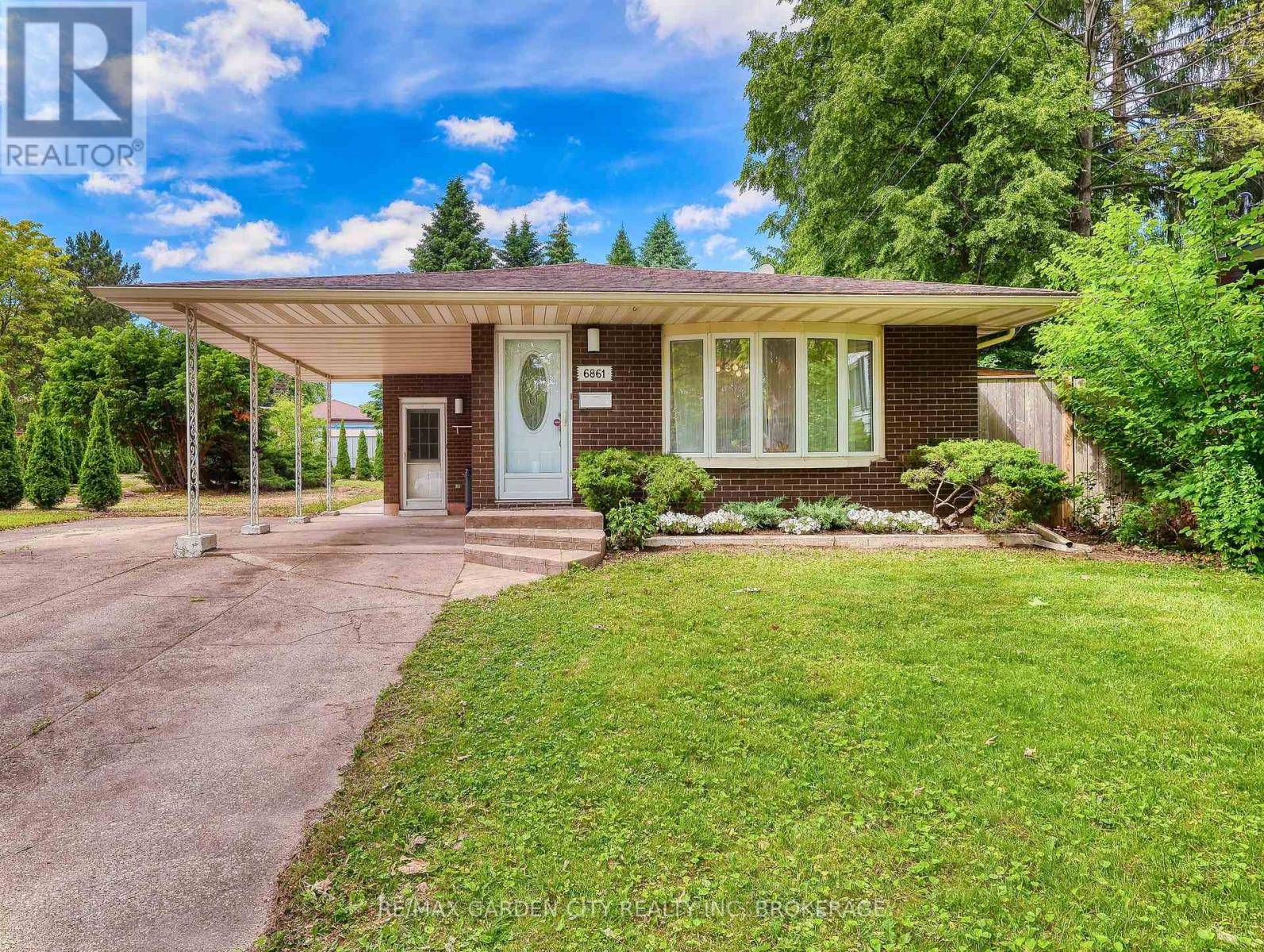 Niagara Falls (arad/fallsview), ON L2G5B1,6861 FAIRLAWN CRESCENT