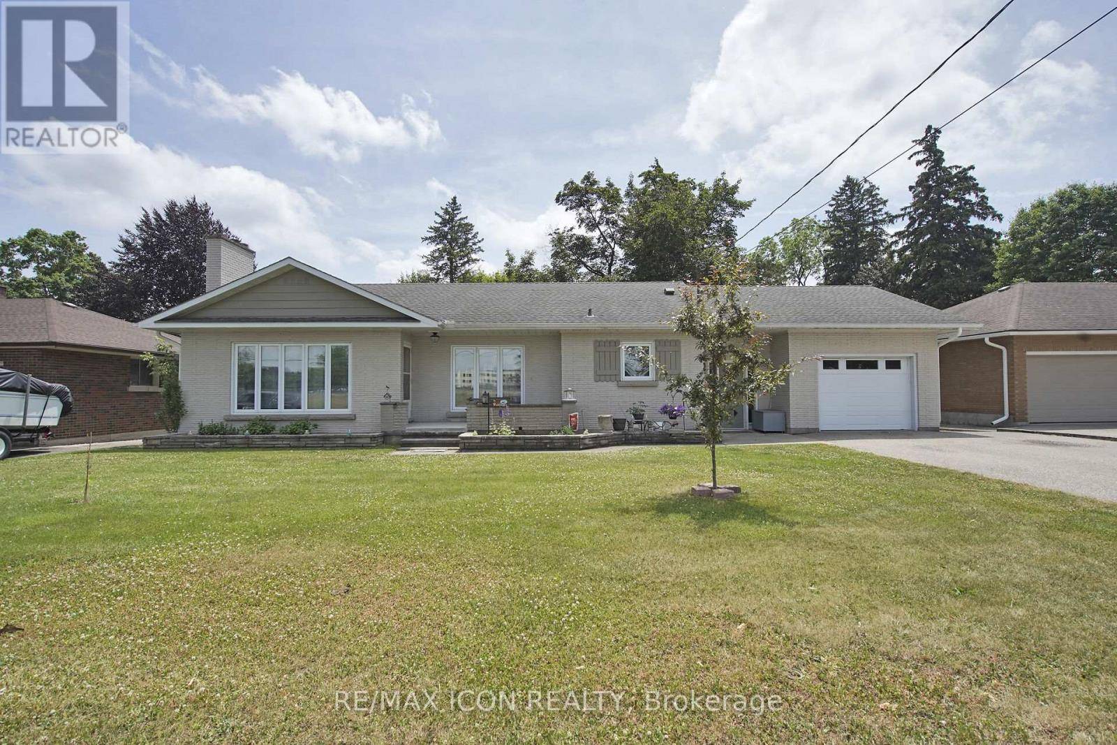Tillsonburg, ON N4G2A1,103 BROCK STREET E