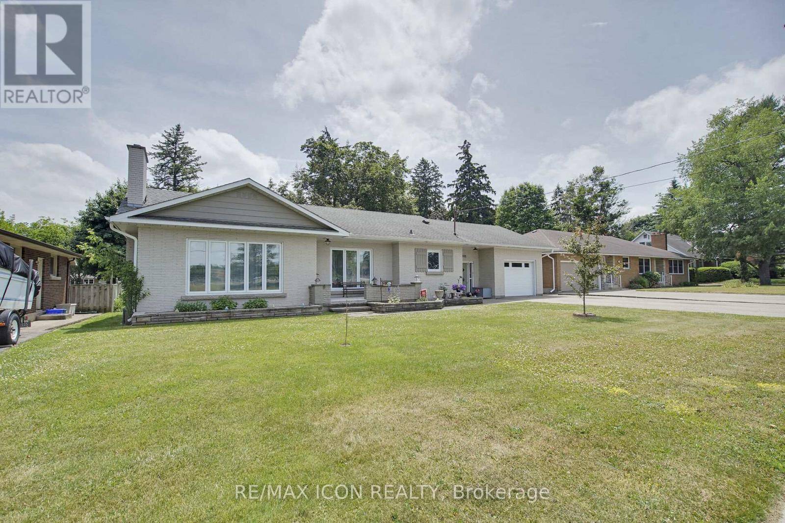 Tillsonburg, ON N4G2A1,103 BROCK STREET E
