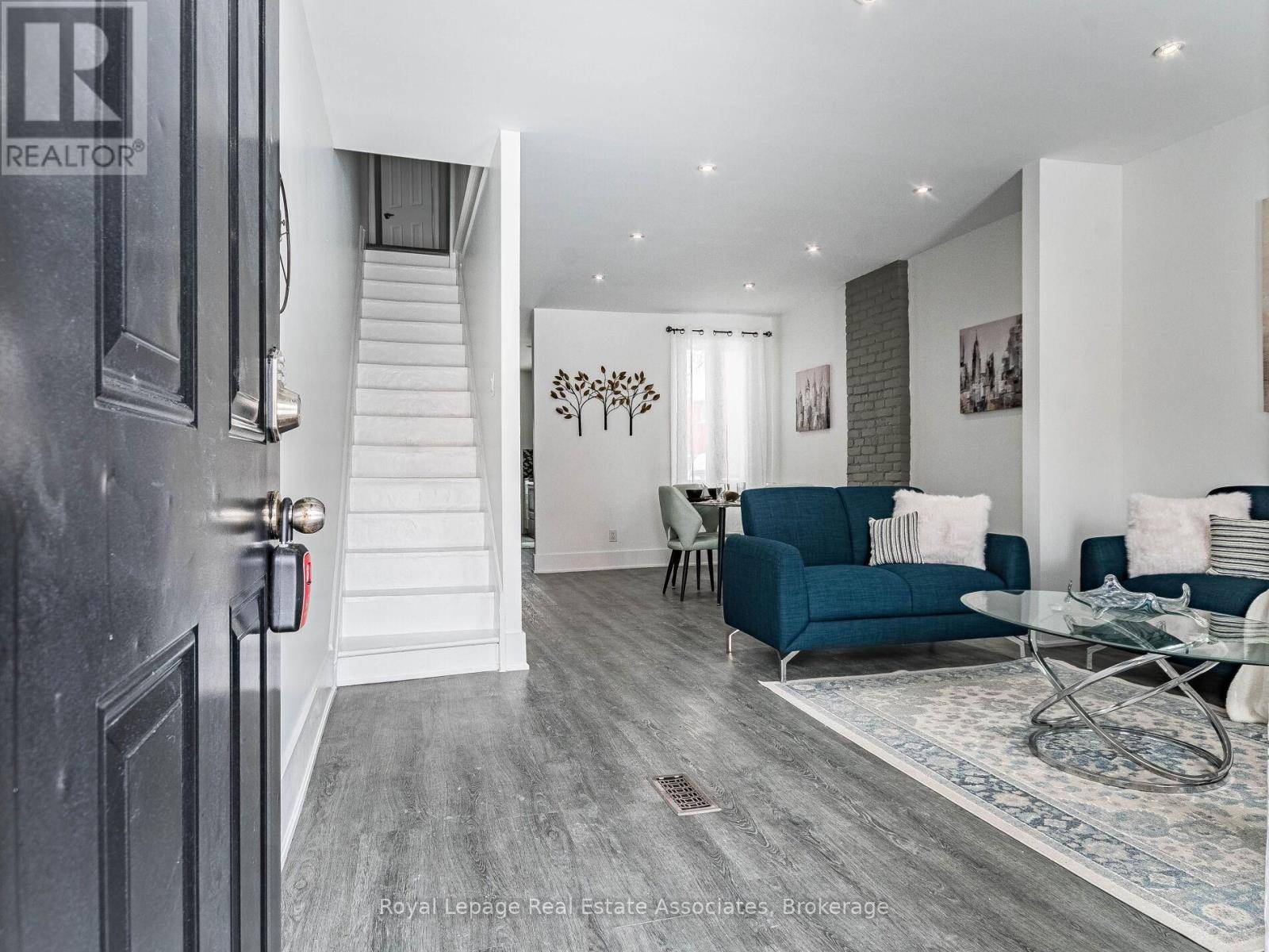 Hamilton (gibson), ON L8L5Y5,39 MADISON AVENUE