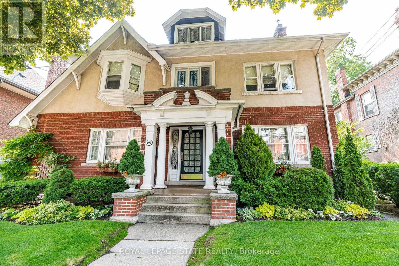 Hamilton (durand), ON L8P3E2,247 MACNAB STREET S