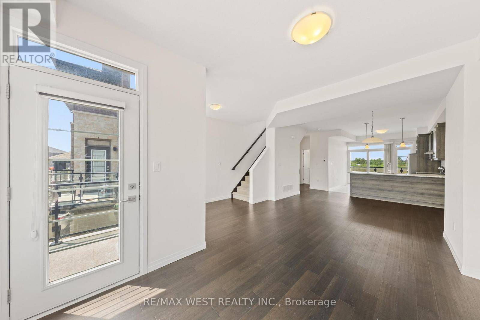 Hamilton (stoney Creek), ON L8J0L8,30 Time Square BLVD #243