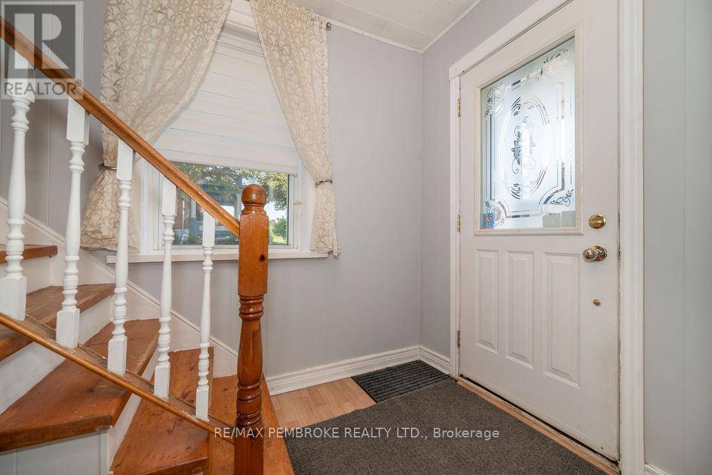 Pembroke, ON K8A4P4,386 MURRAY STREET
