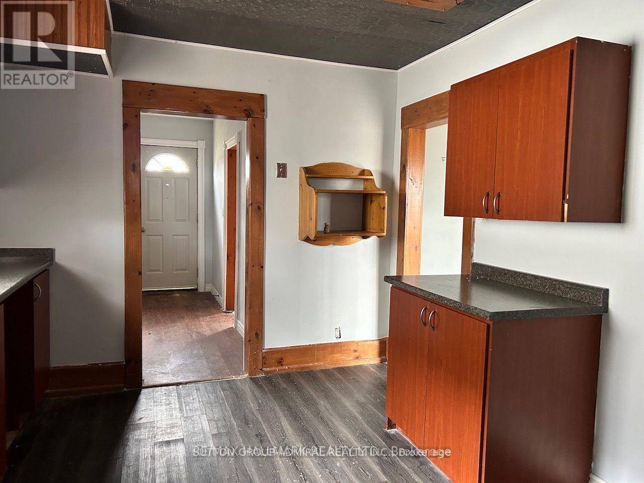 Hamilton (stoney Creek Mountain), ON L8E5J7,190 FRUITLAND ROAD