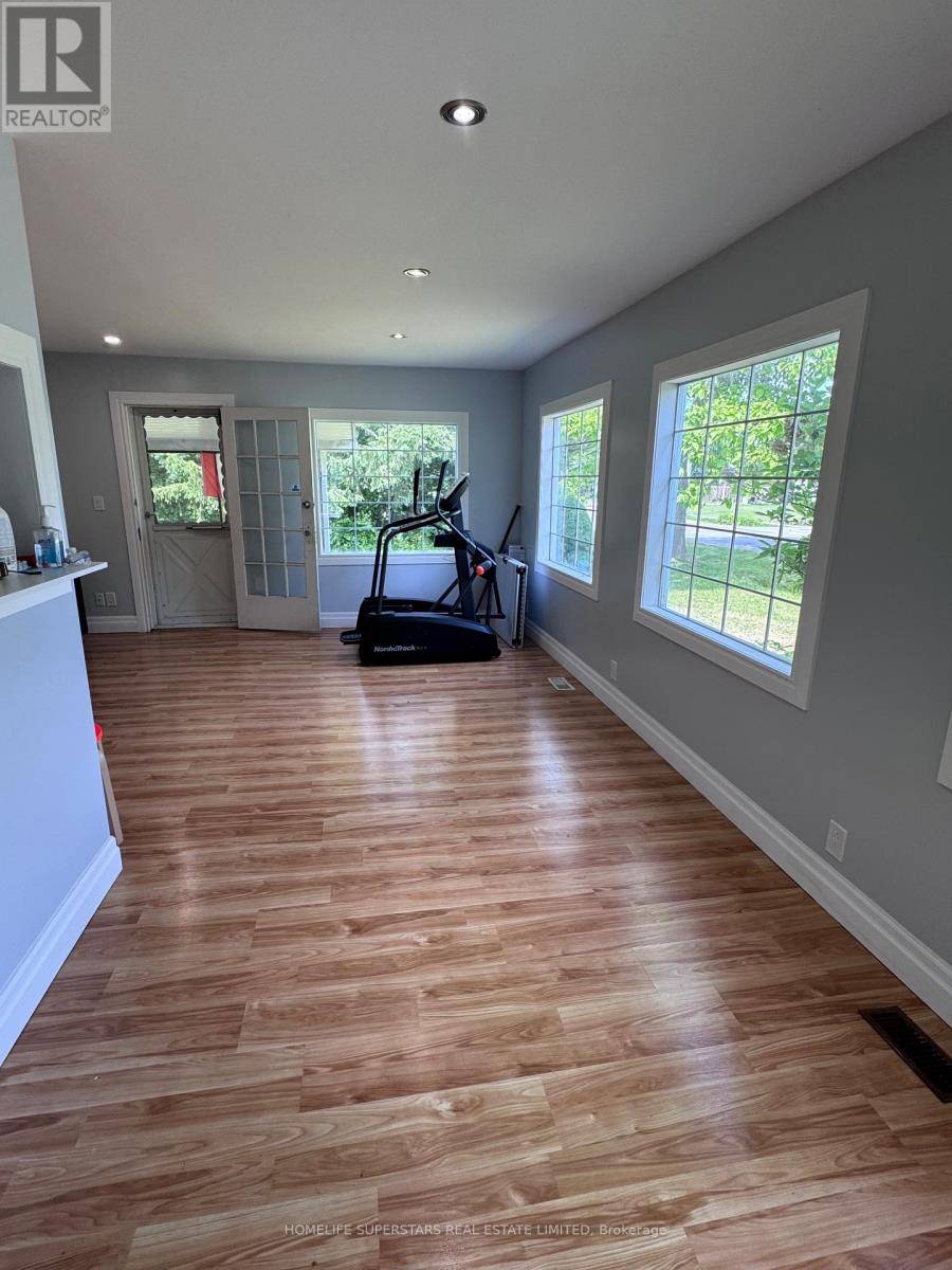 Fort Erie (ridgeway), ON L0S1N0,97 BERNARD AVENUE