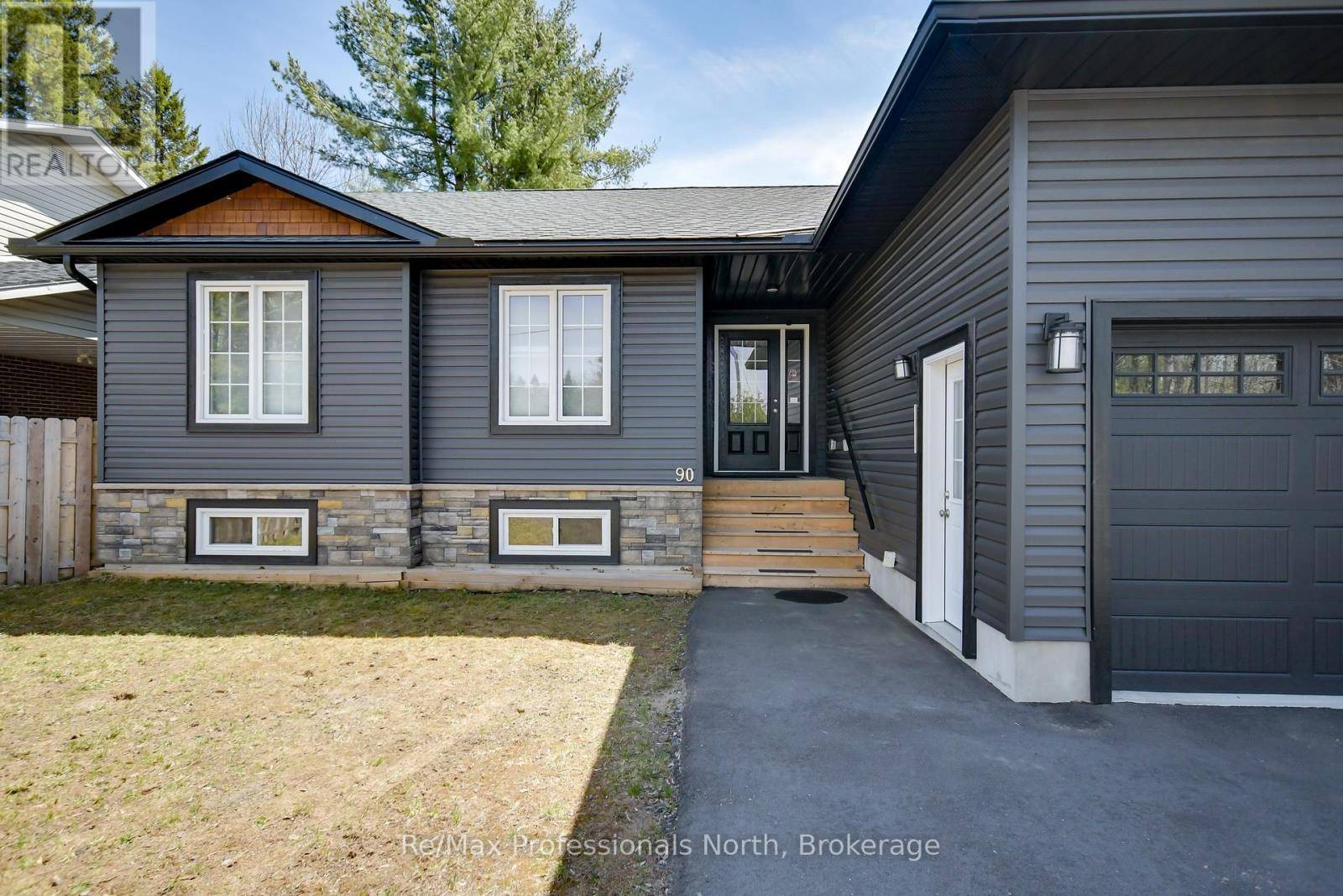 Bracebridge (macaulay), ON P1L1M1,90 ANN STREET