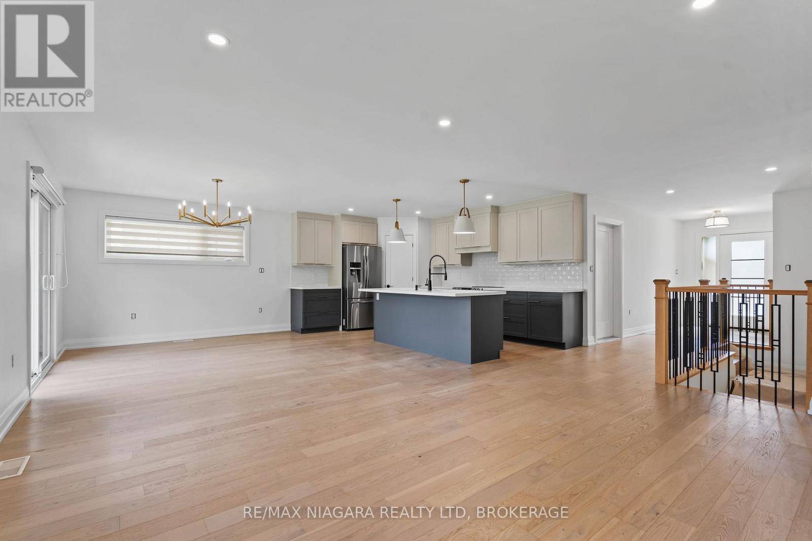 Fort Erie (crescent Park), ON L2A4R6,735 CRESCENT STREET