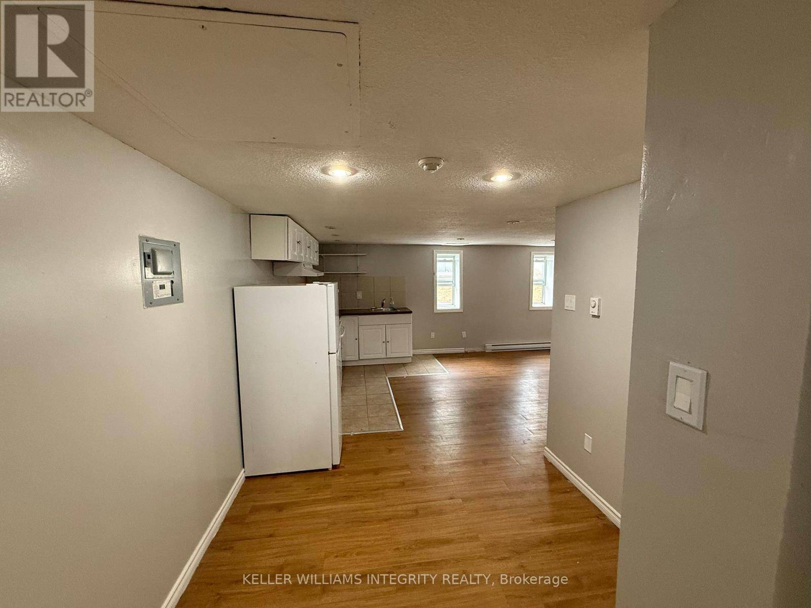 Ottawa, ON K1Z8H4,1435 Morisset AVE ## 100