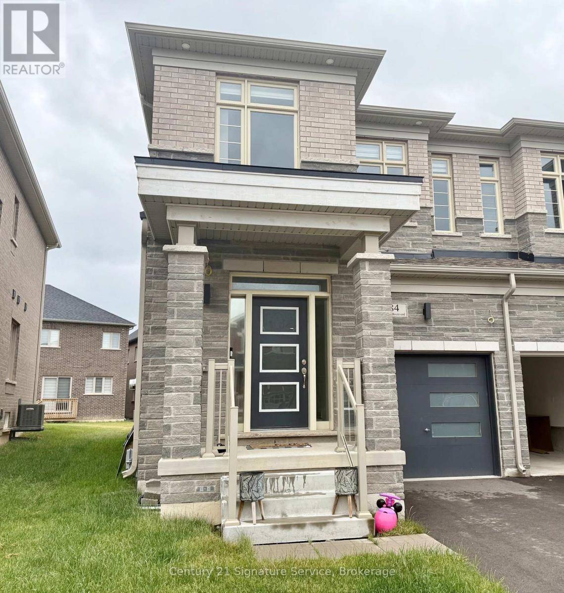 Hamilton (waterdown), ON L8B1Z5,284 GREAT FALLS BOULEVARD