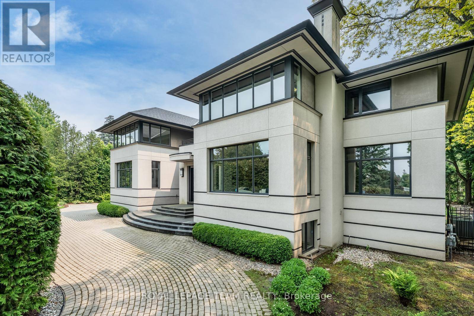 Ottawa, ON K1M0E4,725 MANOR AVENUE