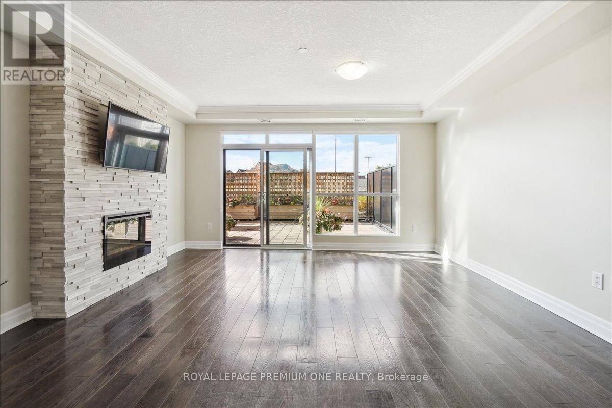 Guelph (downtown), ON N1H0B5,150 Wellington ST East #301