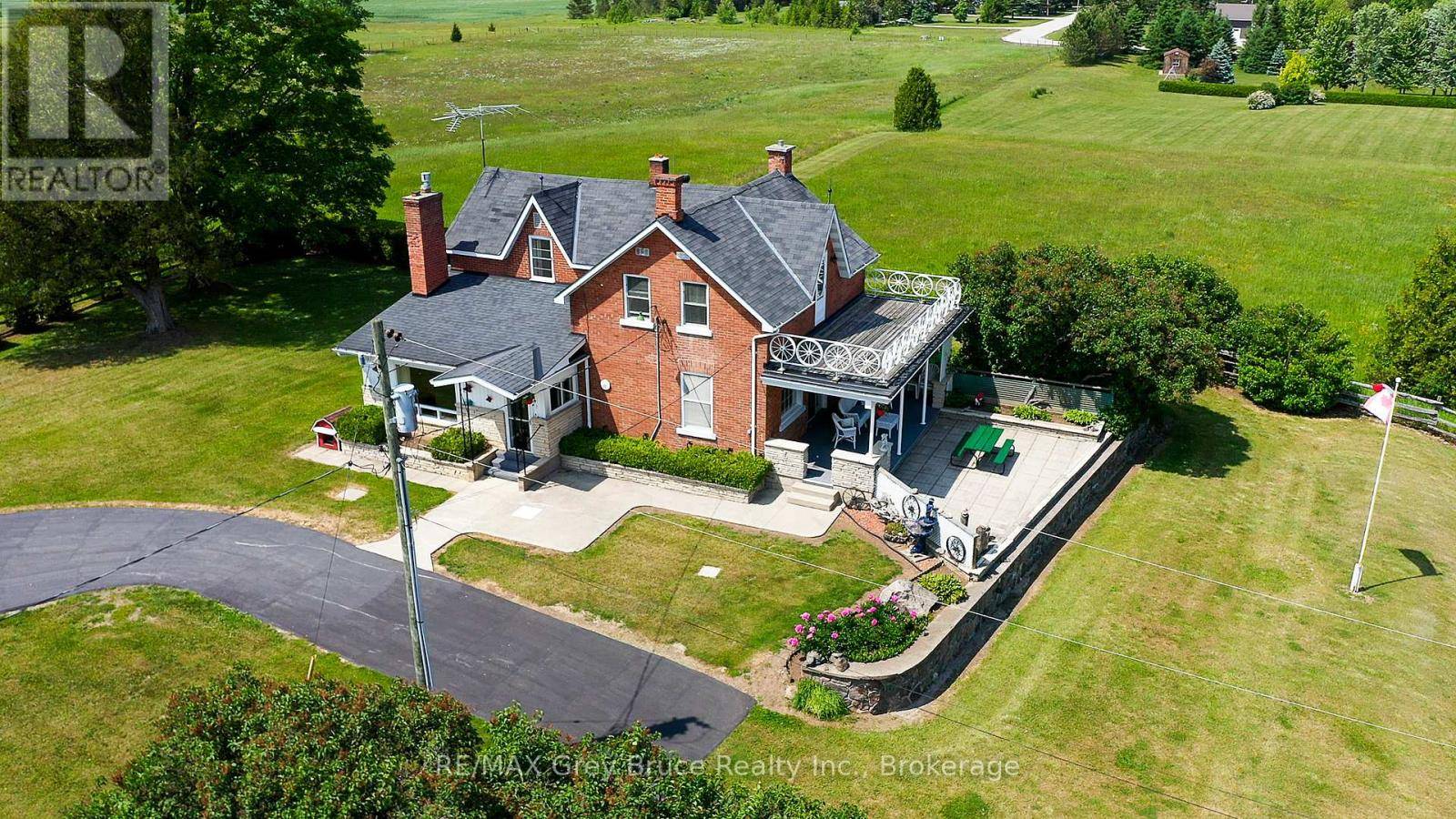 Georgian Bluffs, ON N4K0G2,319144 GREY ROAD 1