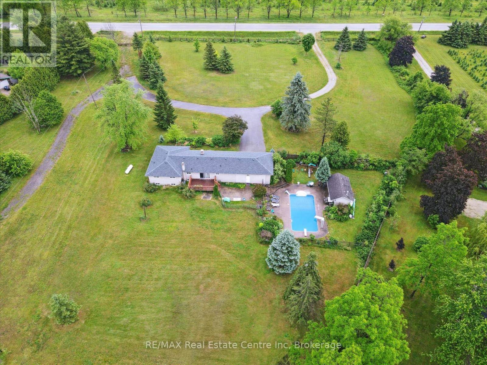 Puslinch (crieff/aikensville/killean), ON N0B2J0,7648 WELLINGTON RD 34 ROAD