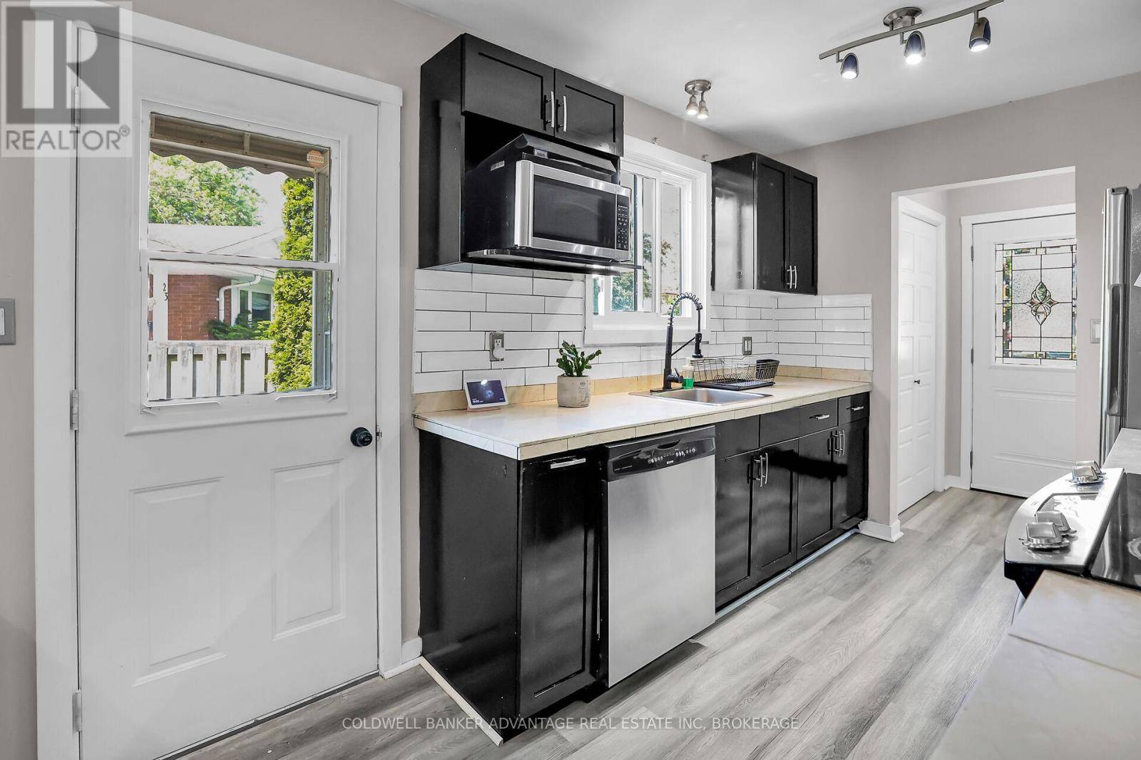 Welland (prince Charles), ON L3C5Z2,21 FAIRLAWN CRESCENT
