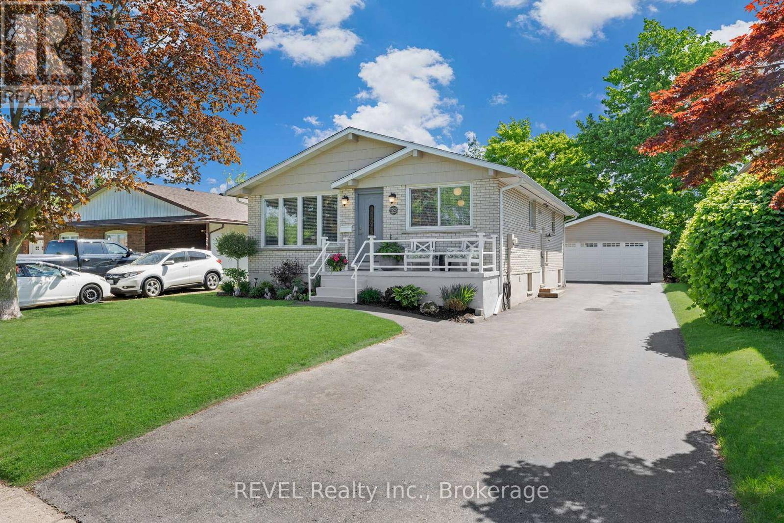 Welland (n. Welland), ON L3C5V9,120 ROYAL OAK DRIVE
